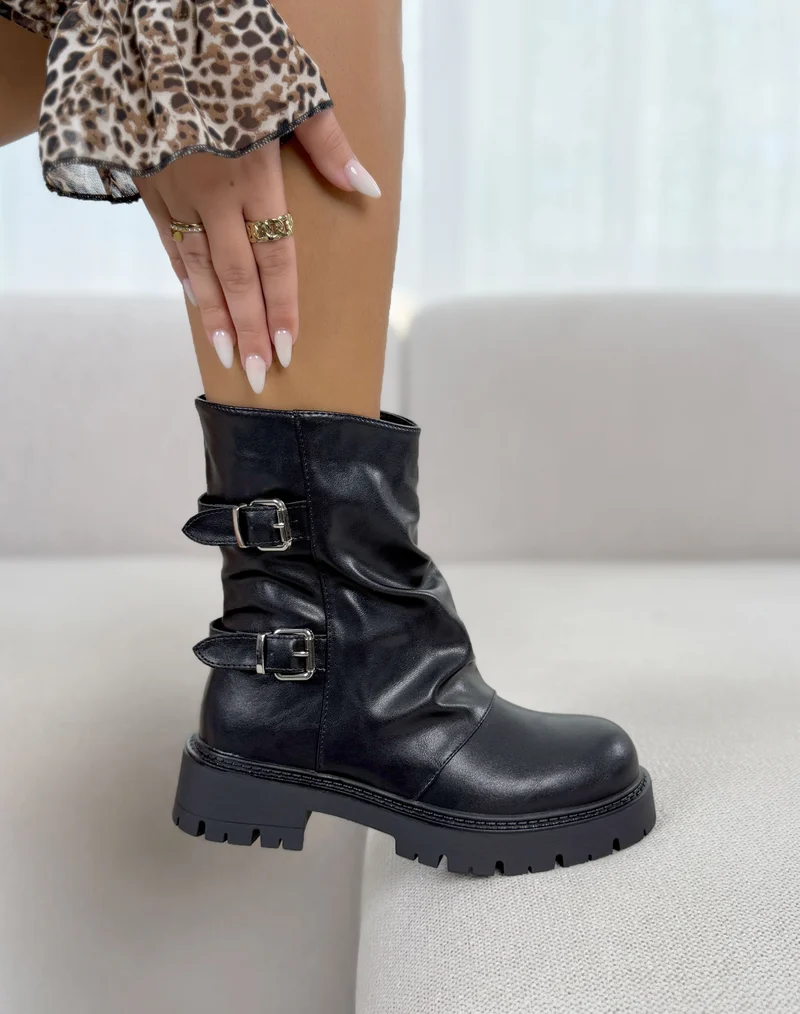 Bottines femme noires tendance à semelle crantée et doubles boucles