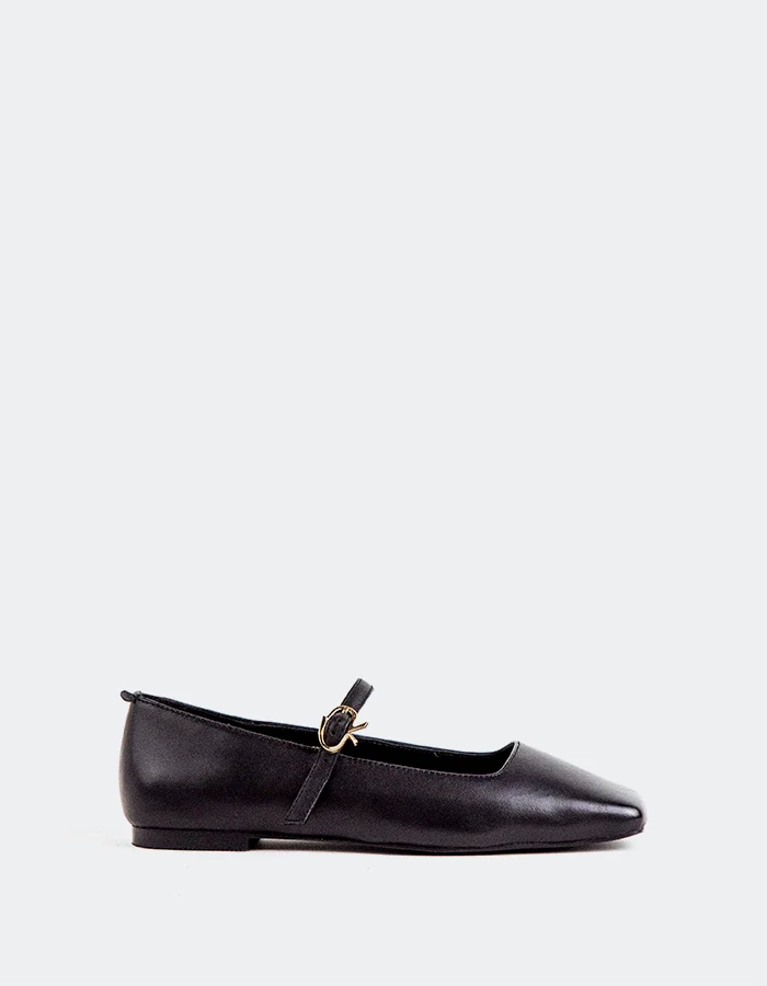 Phylia Black Leather