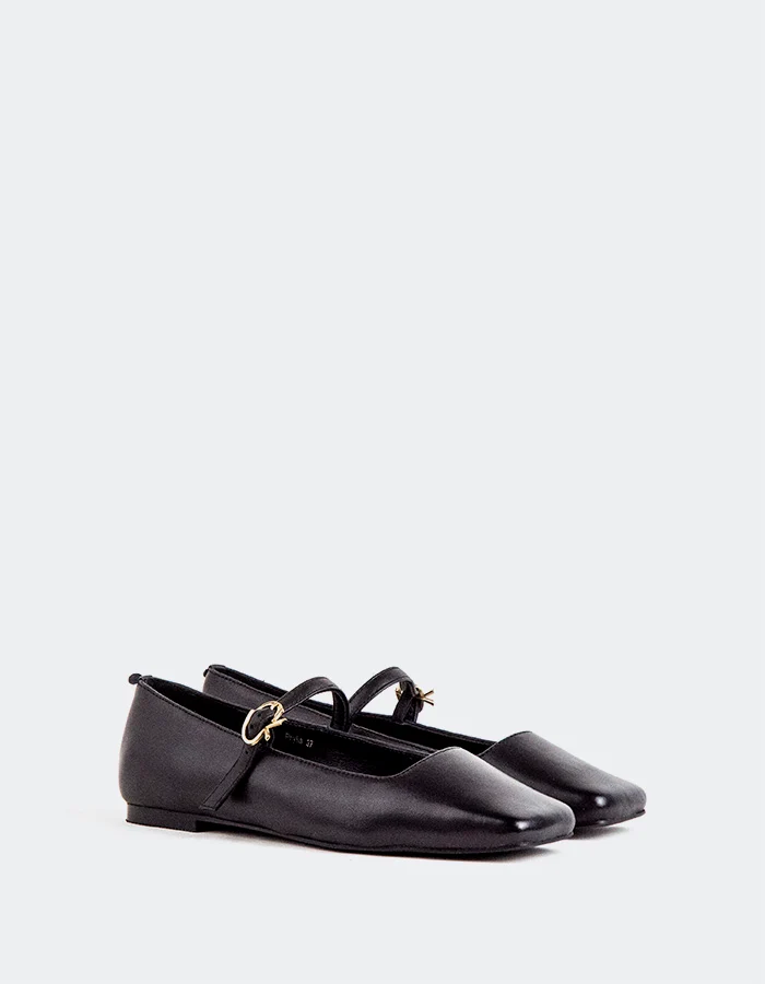 Phylia Black Leather