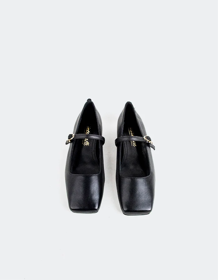 Phylia Black Leather