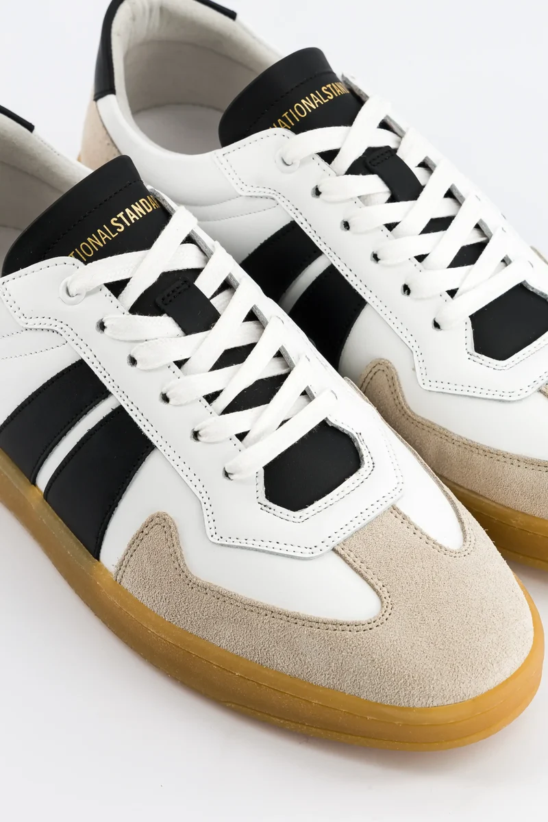 EDITION 33 White Black