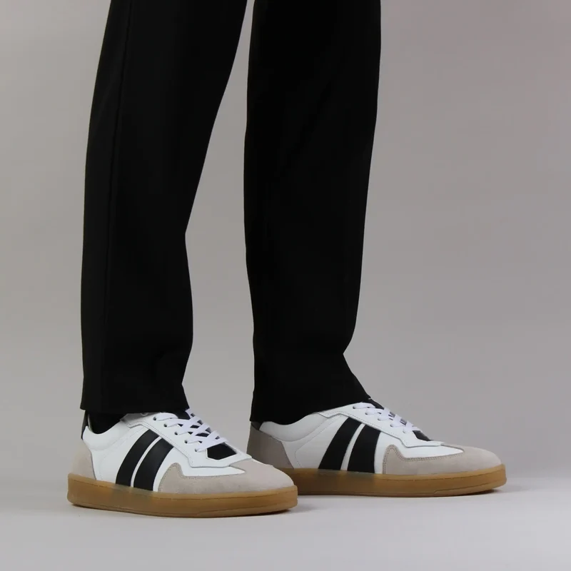 EDITION 33 White Black