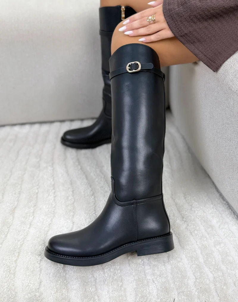 Bottes femme noires élégantes à boucle dorée et petit talon épais
