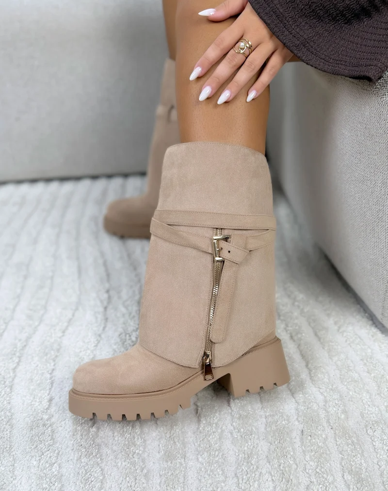 Bottines Chelsea beige fourrées Tige amovible avec lanières et boucle dorée