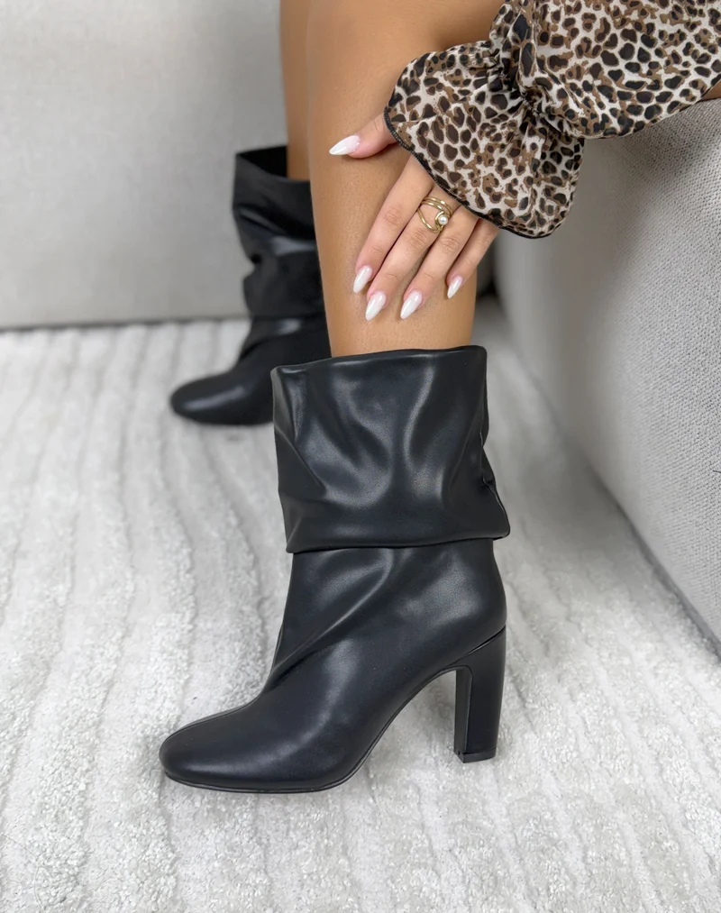 Bottine femme noire tendance à talon haut et tige plissée