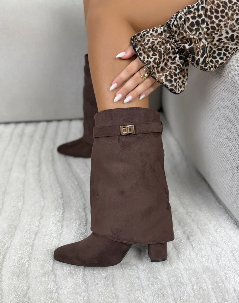 Bottine femme marron élégante à talon carré et bride dorée