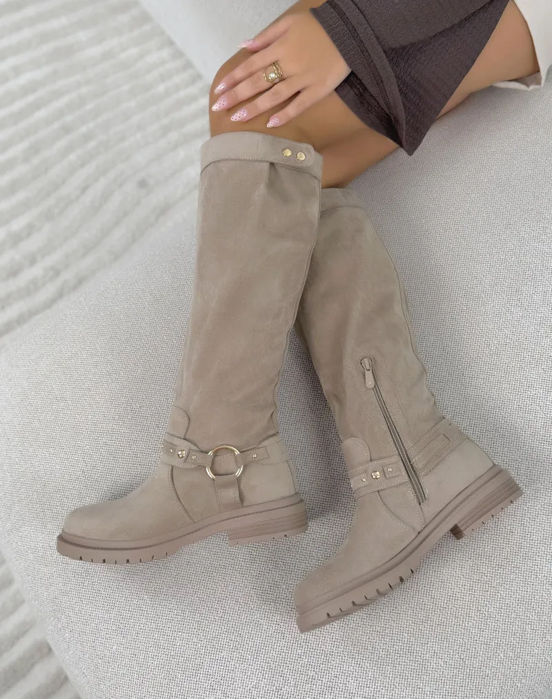 Bottes femme beige tendance en suédine à sangle dorée