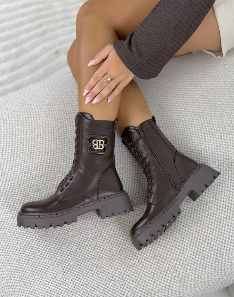 Bottines femme marron tendance à lacets avec bijou doré et semelle crantée