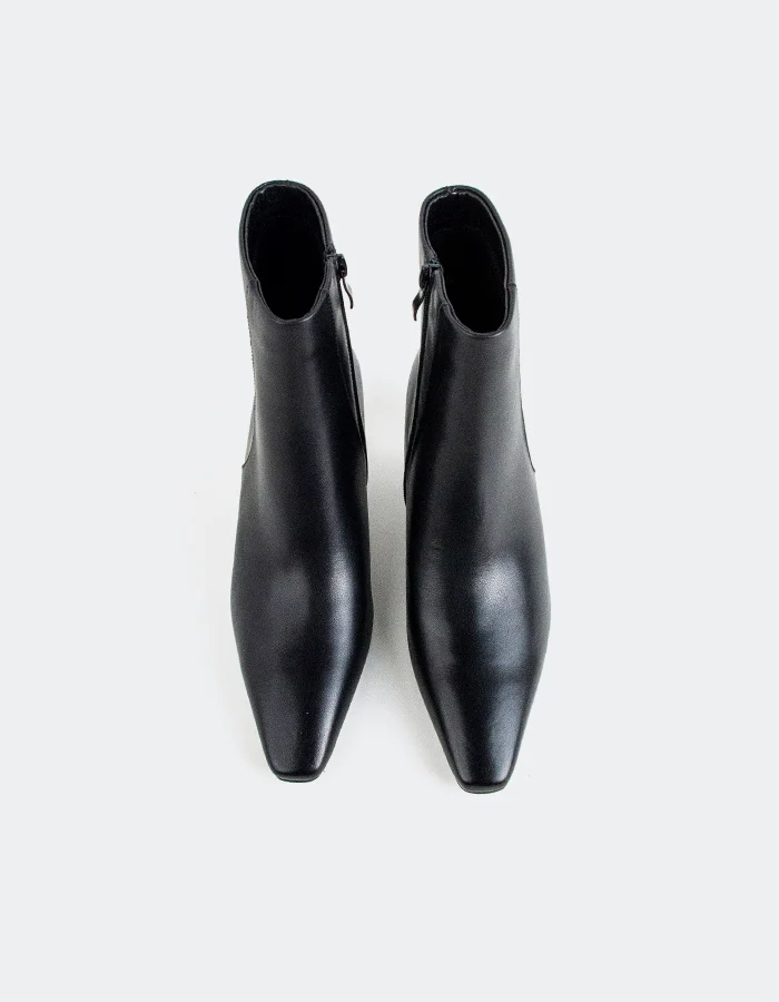 Kallista Black Leather