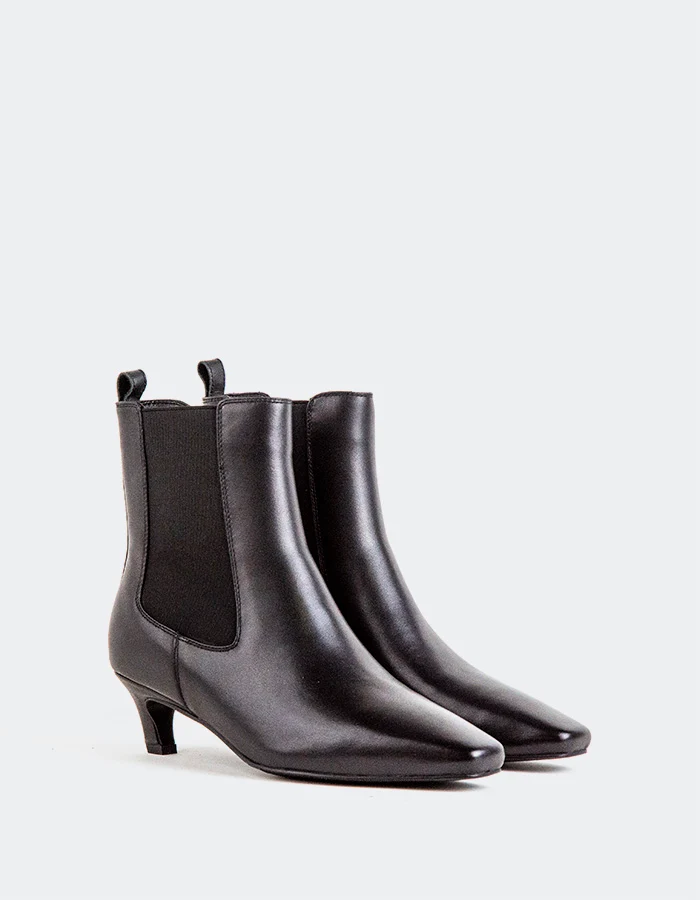 Illyria Black Leather