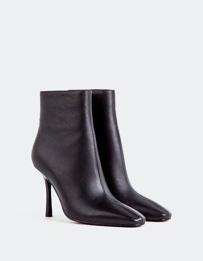 Qianna Black Leather