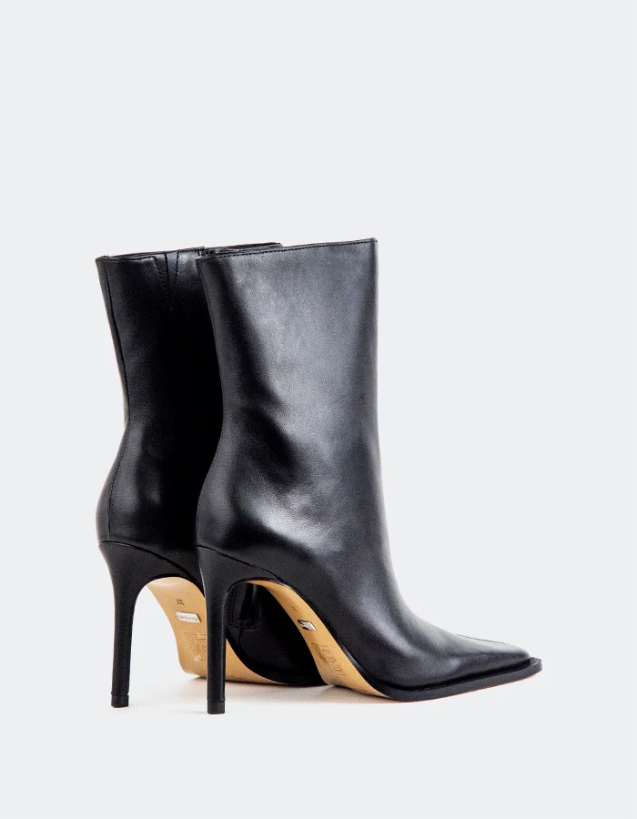 Marilyn Black Leather
