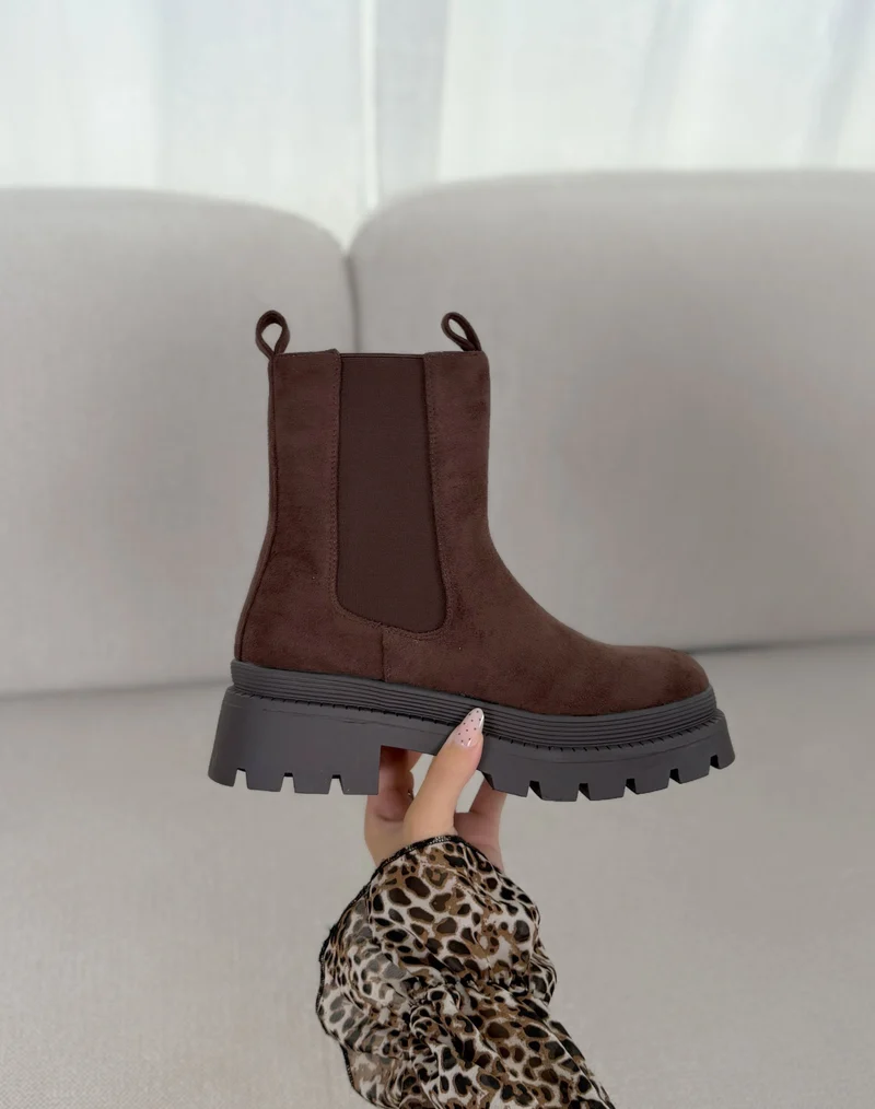 Bottines femme marron tendance en suédine style Chelsea à semelle crantée et talon épais