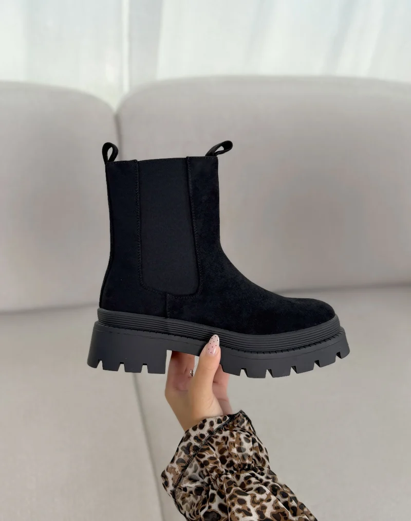 Bottines femme noires tendance en suédine style Chelsea à semelle crantée et talon épais