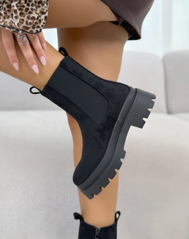 Bottines femme noires tendance en suédine style Chelsea à semelle crantée et talon épais