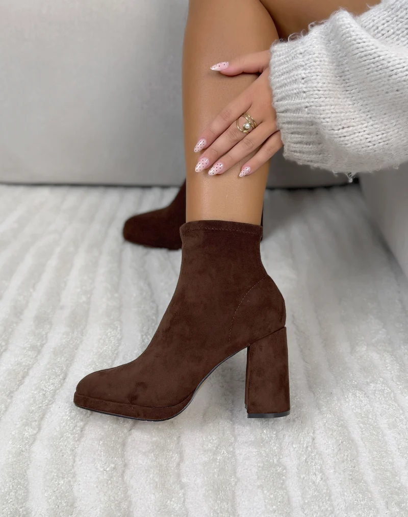 Bottines femme marron élégantes en suédine effet chaussette à talon haut épais