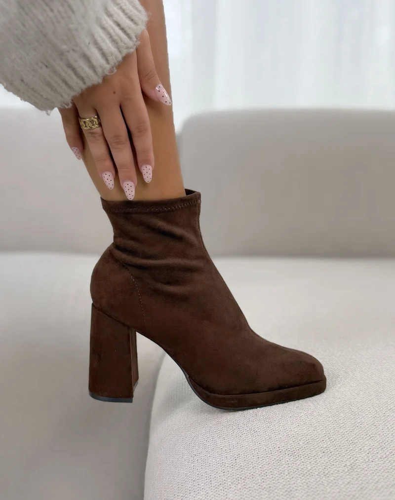 Bottines femme marron élégantes en suédine effet chaussette à talon haut épais