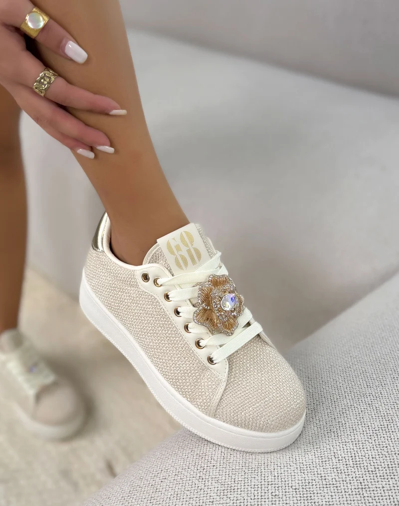 Basket femme beige tendance tissée à plateforme avec bijou doré