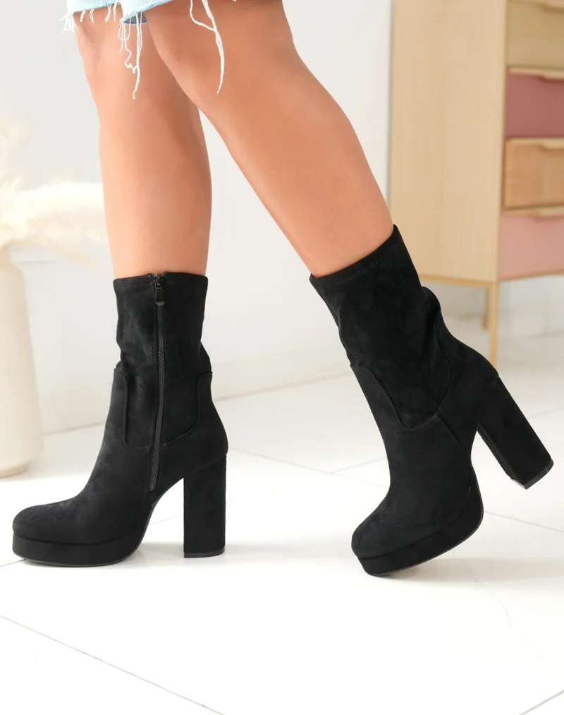Bottines Noires en Suédine à Talons Hauts pour Femme