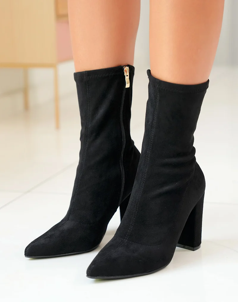 Bottines noires en suédine style chaussette à talon et bout pointu