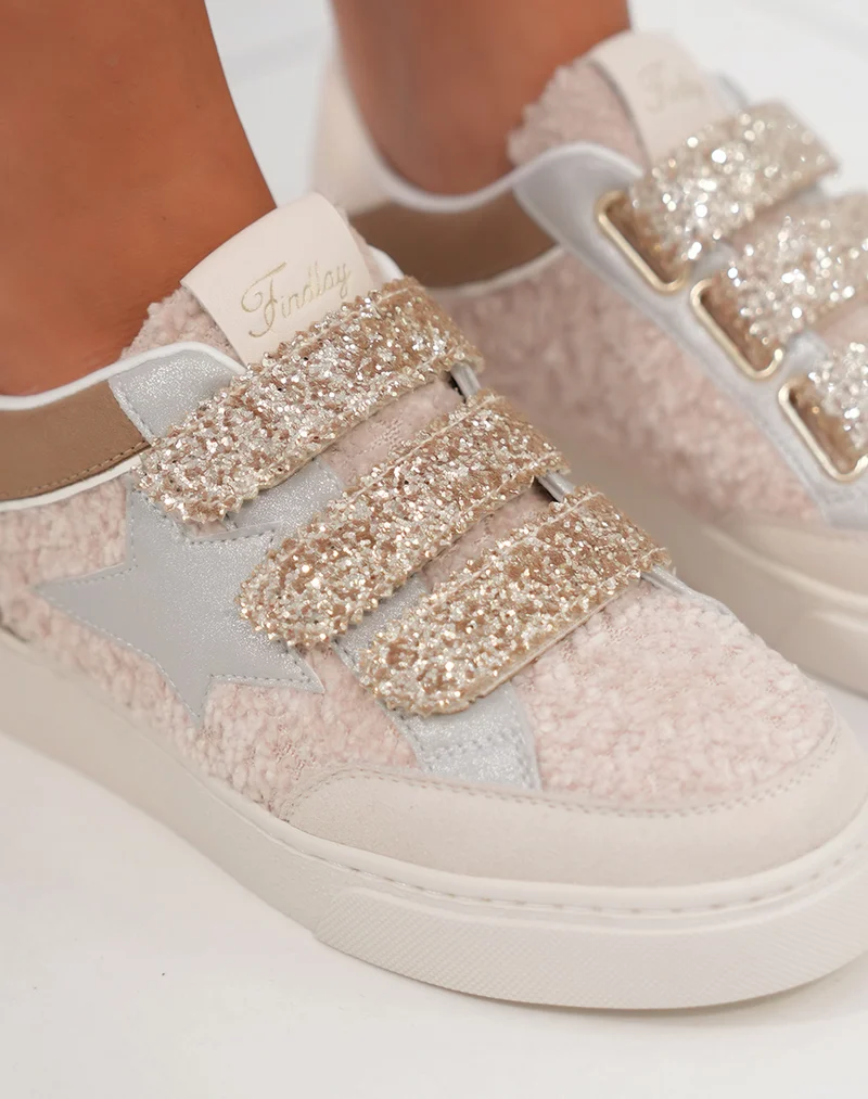 Basket femme effet moumoute beige avec scratchs dorés pailletés
