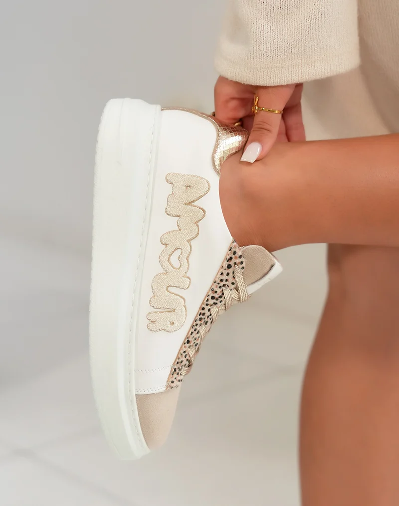 Basket femme blanche tendance avec inscription Amour et détails dorés