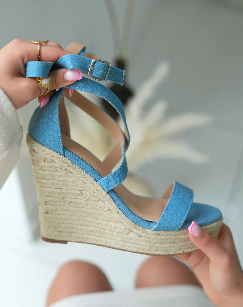 Compensées femme jean tendance avec plateforme en jute Description