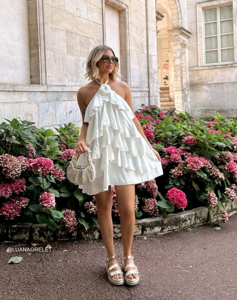 Sandales femme dorées à double brides cloutées avec semelle épaisse crantée