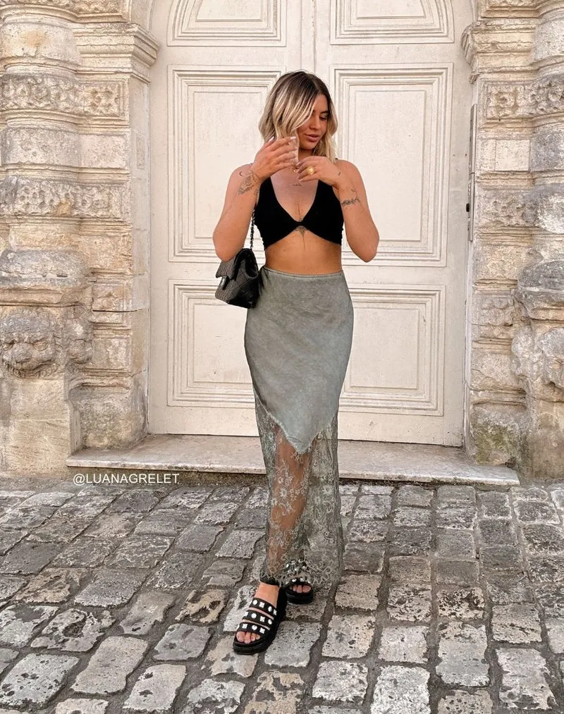 Sandales Noires Plateforme avec Détails Cloutés Argentés - Un Style Audacieux pour l'Été