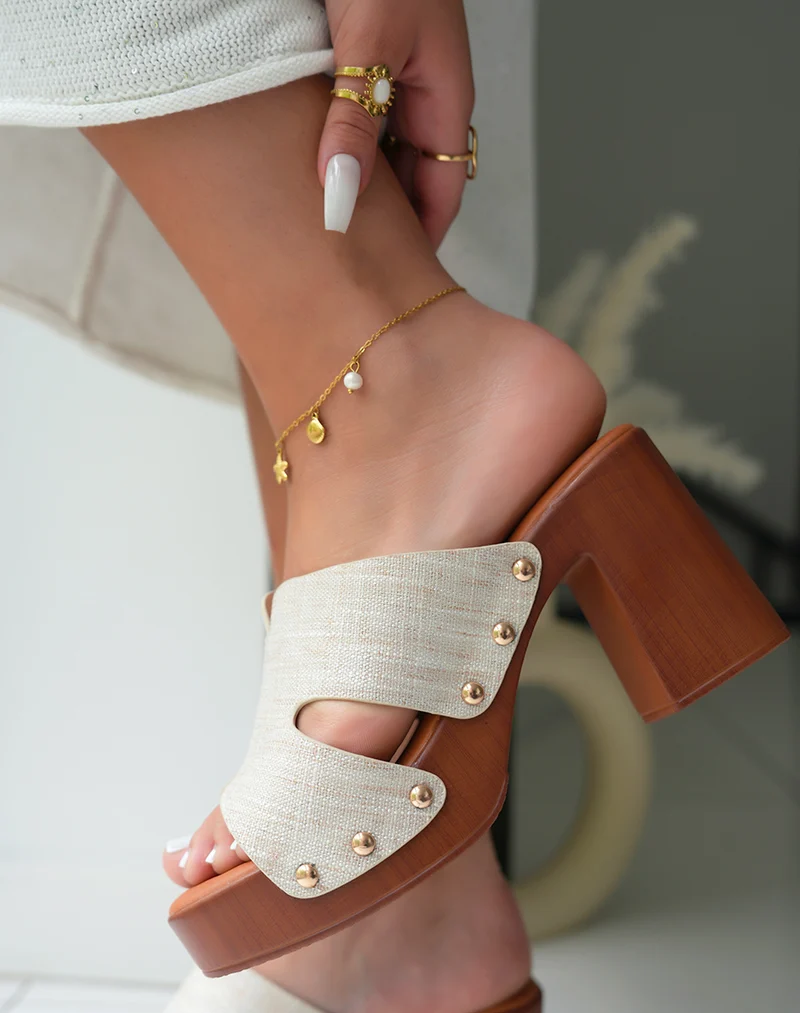 Mules sabots femme à bride en H en tissu beige clair et talons épais