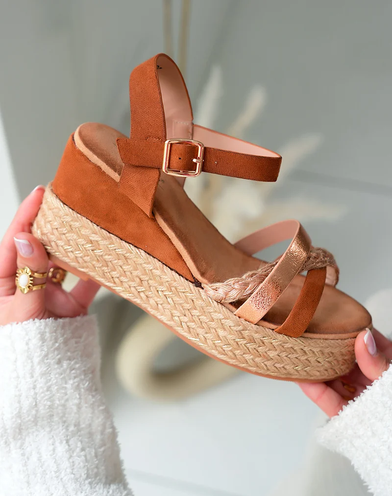 Sandales Femme Camel Compensées avec Lanières Métallisées Rose Gold et Effet Tressé