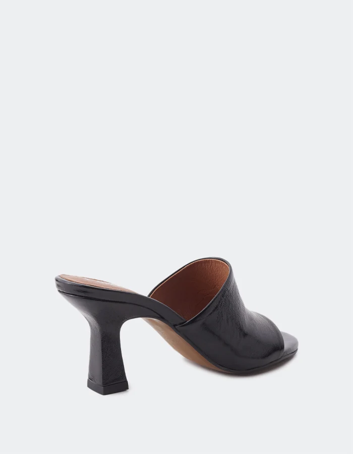 Pinto Black Leather