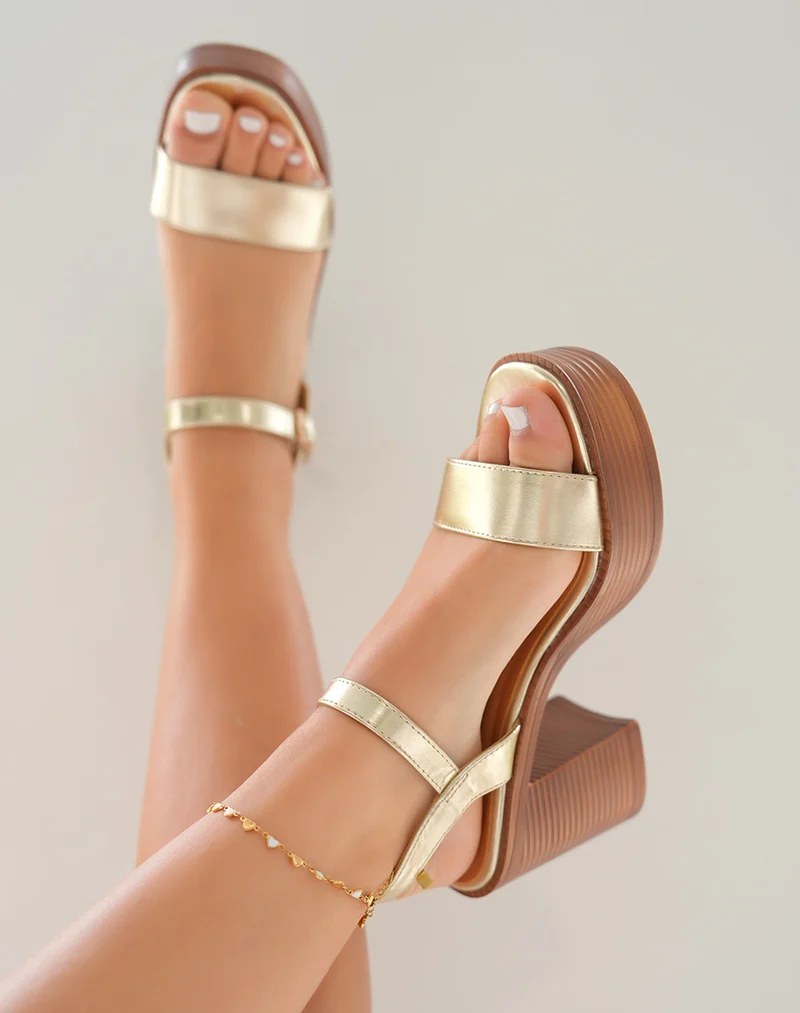 Sandales dorées à talon épais marron pour femme