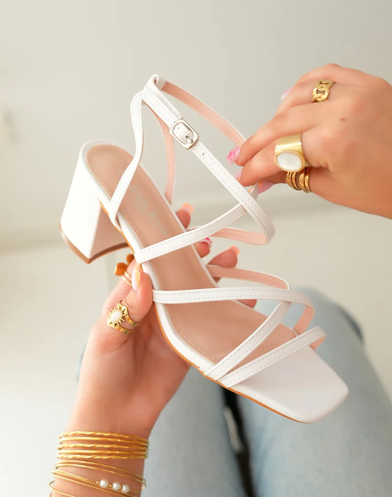 Sandales à petit talon blanches à brides entrecroisées