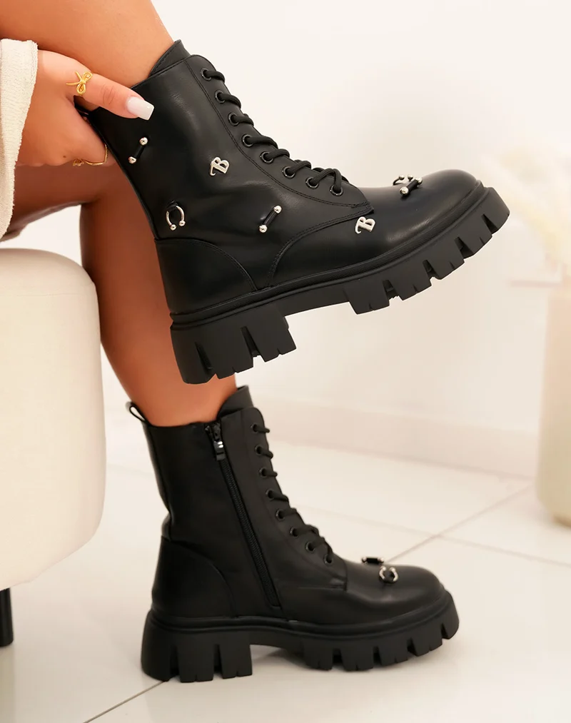 Bottines femme montantes noires à lacets avec détails argentés et semelle crantée