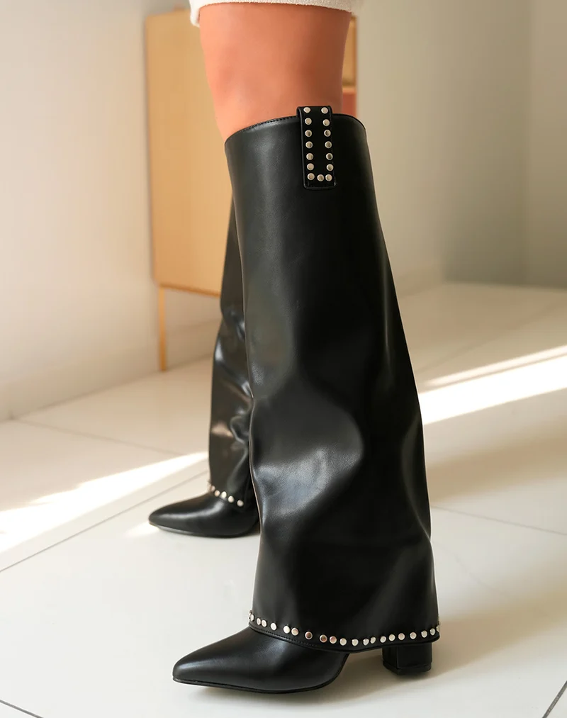 Bottes Noires à Talon Carré avec Détails Cloutés pour Femme