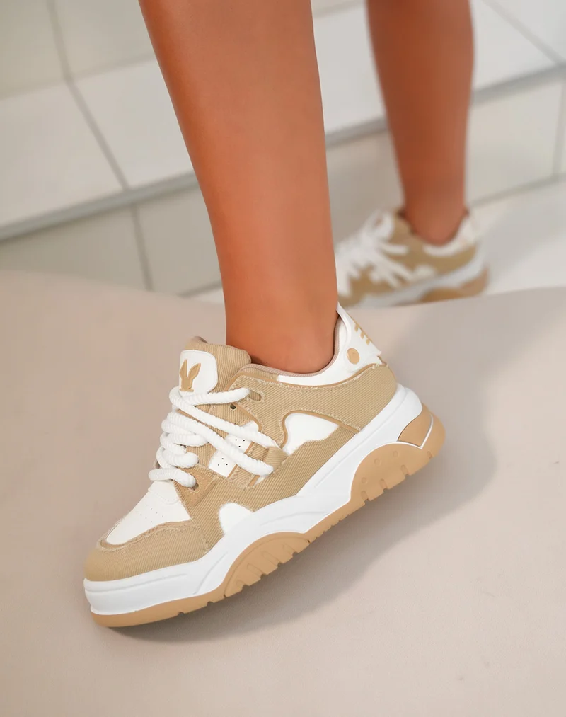 Baskets femme beige foncé et blanche effet déchiré à lacets corde