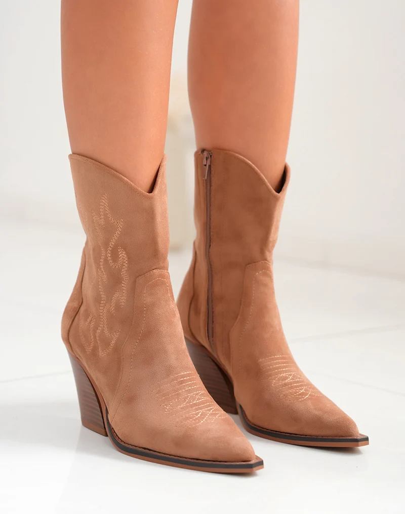 Bottes marron en suédine à talon style santiags