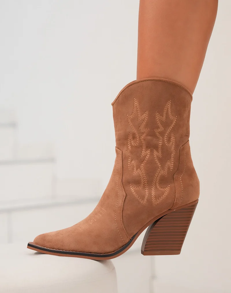 Bottes marron en suédine à talon style santiags