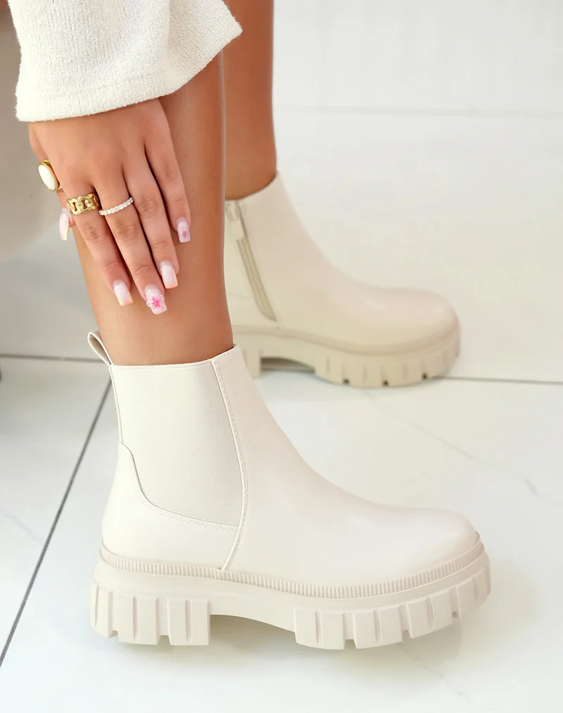 Bottines beiges style chelsea avec semelle épaisse crantée pour femme