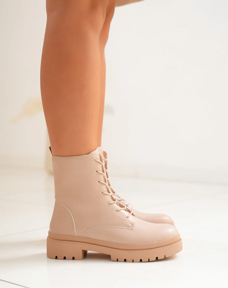 Bottines beiges à lacet avec semelle épaisse crantée