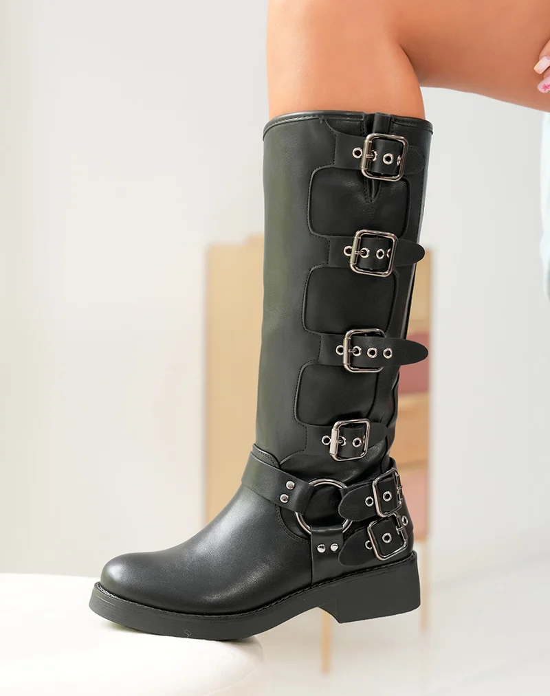 Bottes noires à multiples lanières argentées pour femme