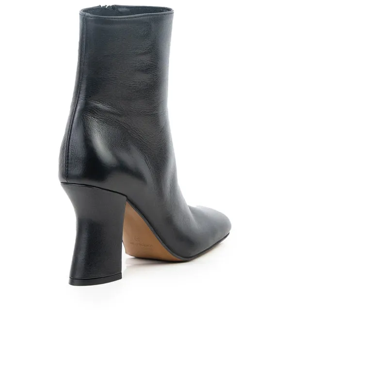 Cayenne Black Leather