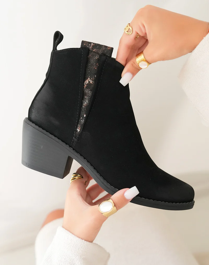 Bottines noires élégantes avec détail nacré