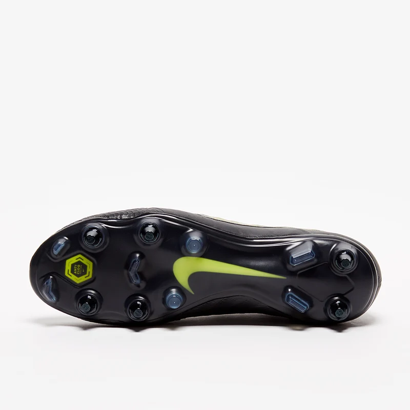 Chaussure de football à crampons pour terrain gras Nike Phan