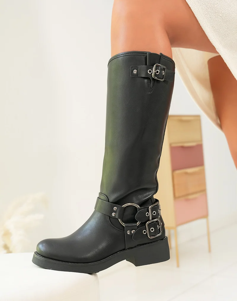 Bottes noires à lanières à boucle argentée pour femme