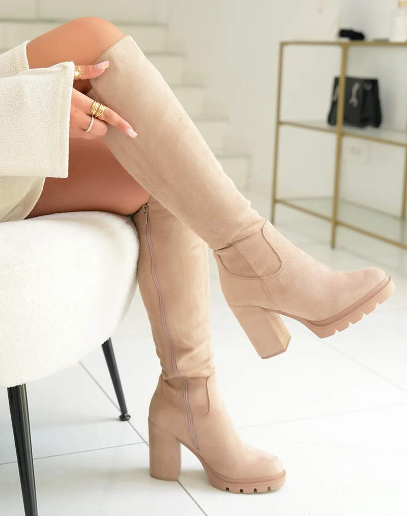 Bottes en suédine marron clair à talons hauts pour femme