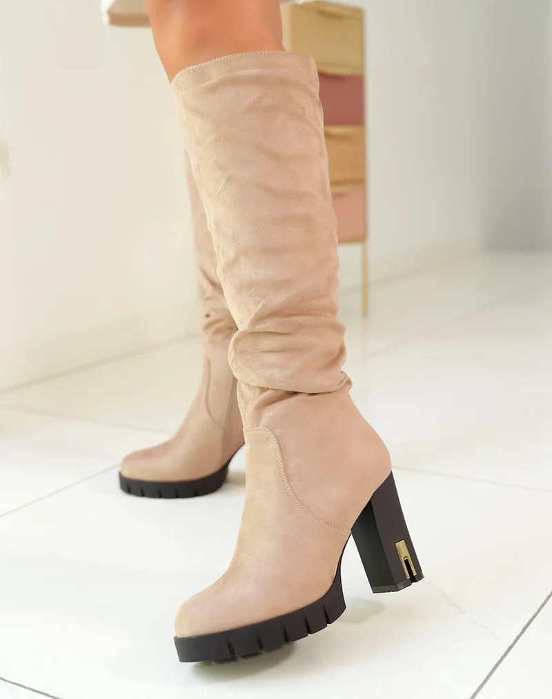 Bottes marron clair effet daim à talons avec détail doré pour femme