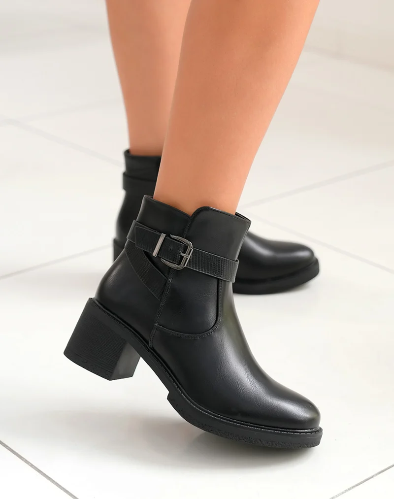 Bottines noires à lanières ajustable et talon carré