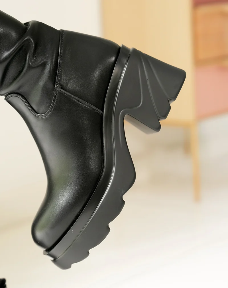 Cuissardes noires style chelsea à talon imposant